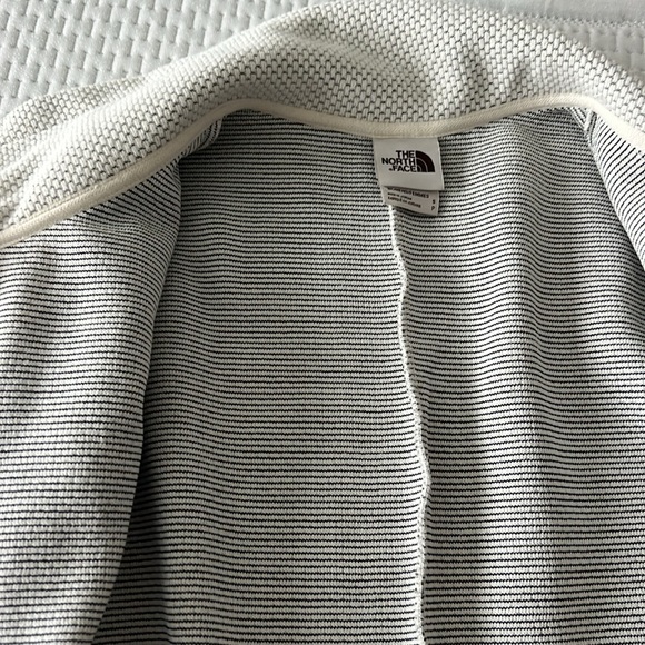 Cream Light Northface Jacket - Picture 2 of 2